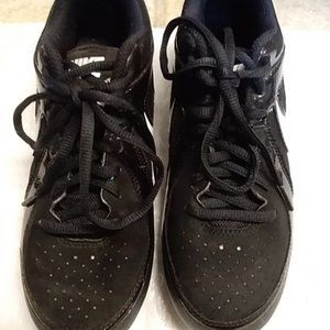 Girls size 4y Nike softball cleates
